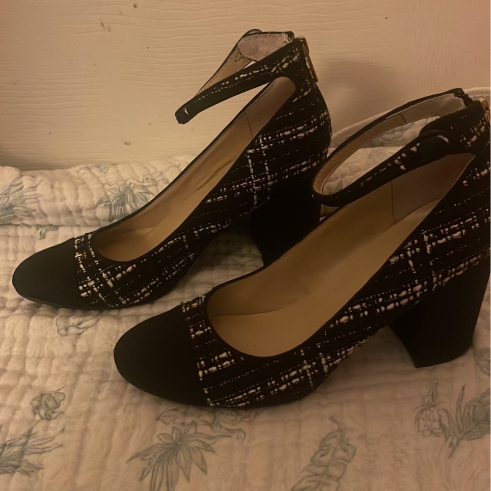 Unisa block heel with cute button and zipper detail. Barely worn